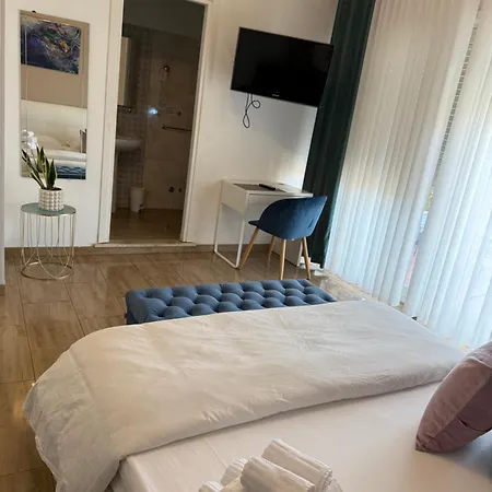 Juna\'S Guest House