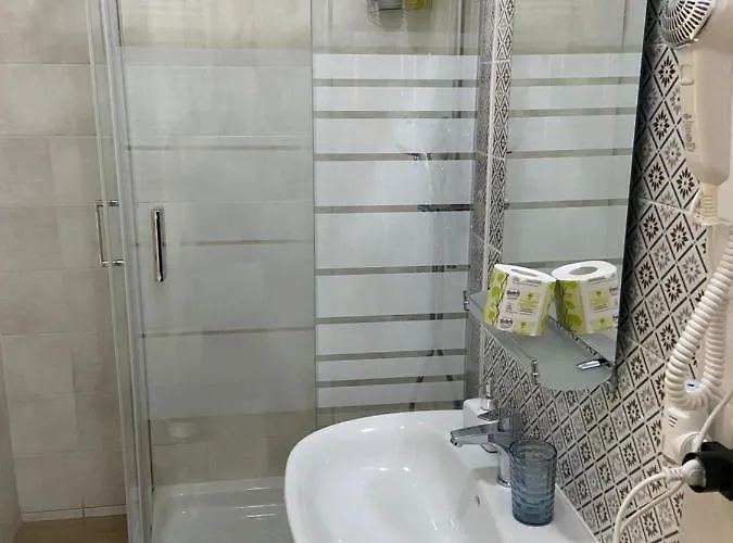 Juna's Guest house 4*