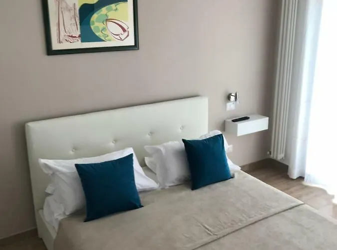 Juna's Guest house 4*